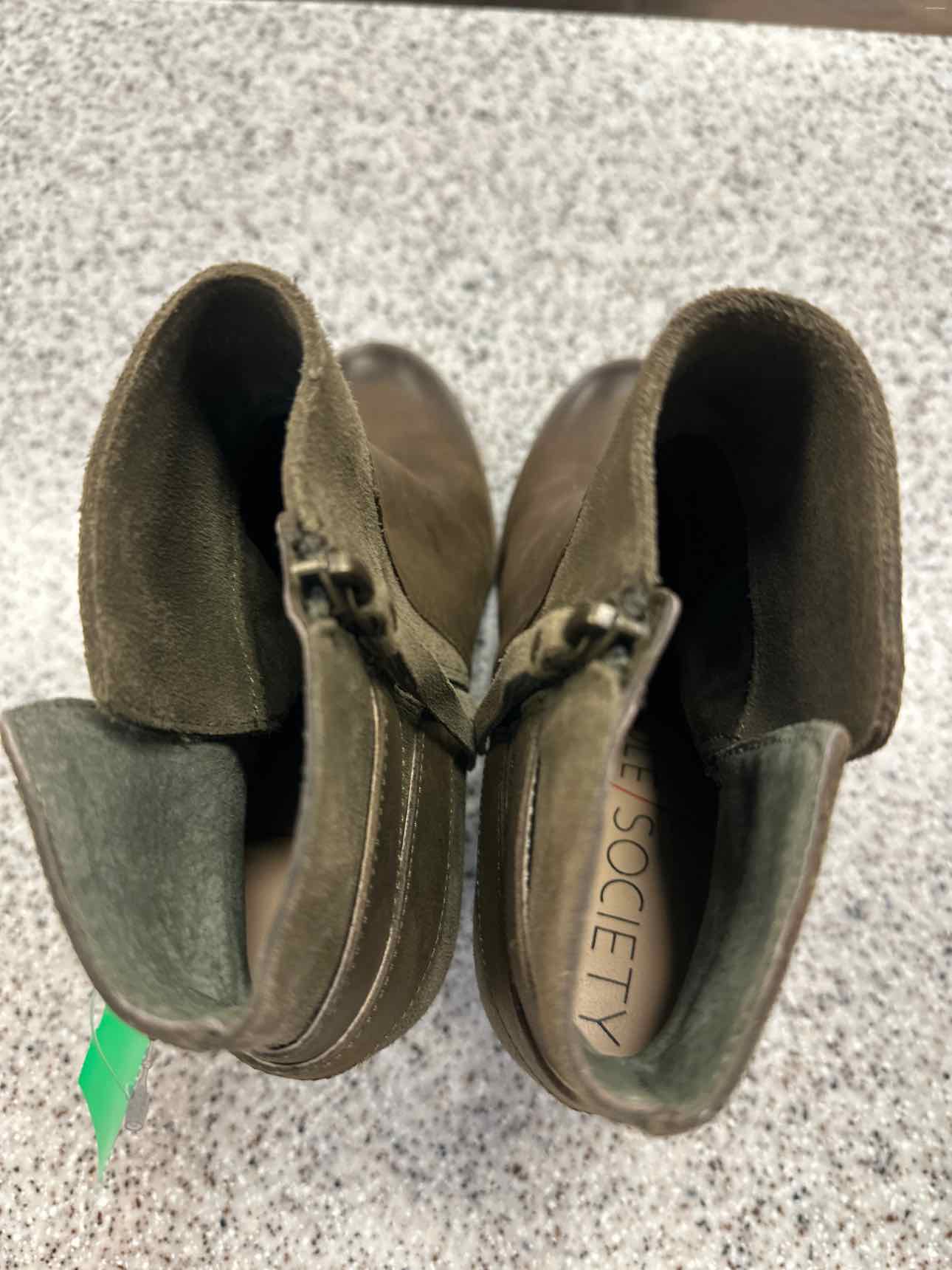 Sole Society Size 8.5 'Hollie' Suede Leather heeled ankle booties Olive Boots