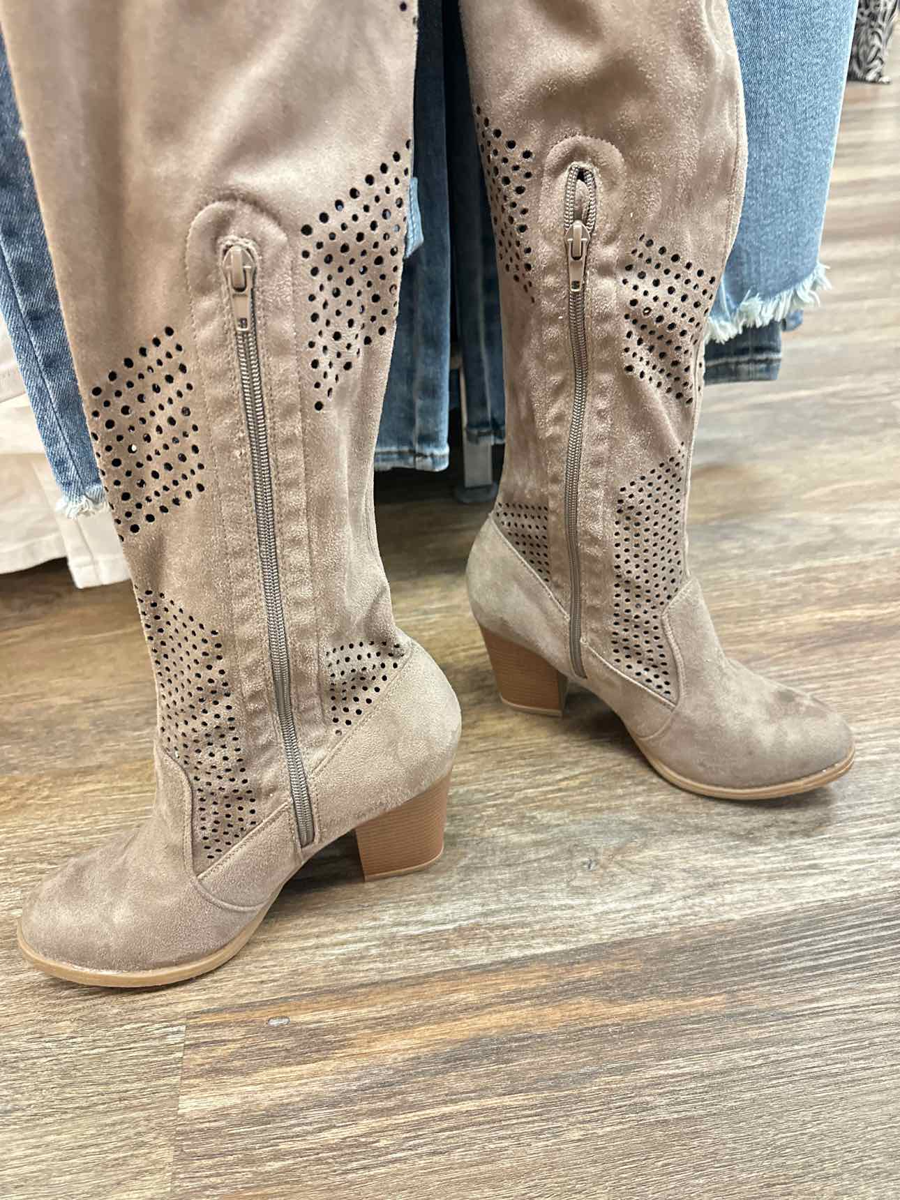 Venus Size 9 Taupe Boots