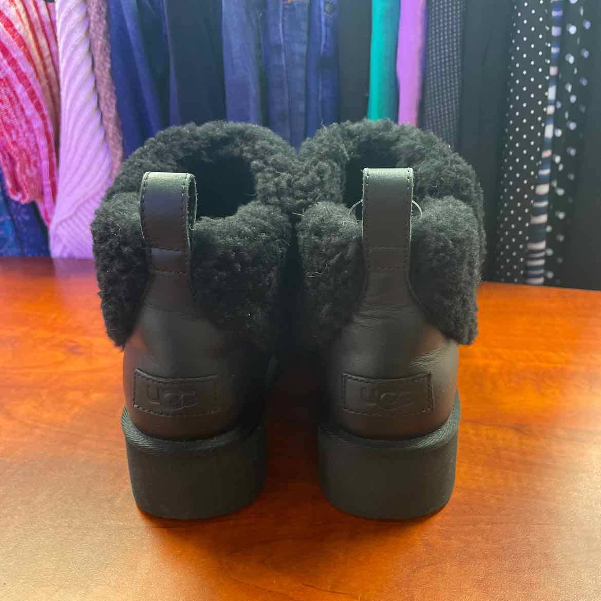 UGG Ultra Mini Alina Curled Genuine Shearling Platform Black Boots Size 7