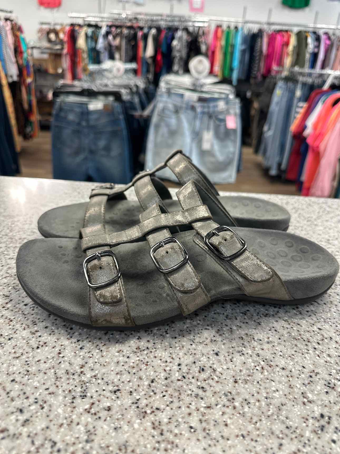 Vionic Size 10 Gray Misa Patent Leather Buckle with Velcro Straps Sandals