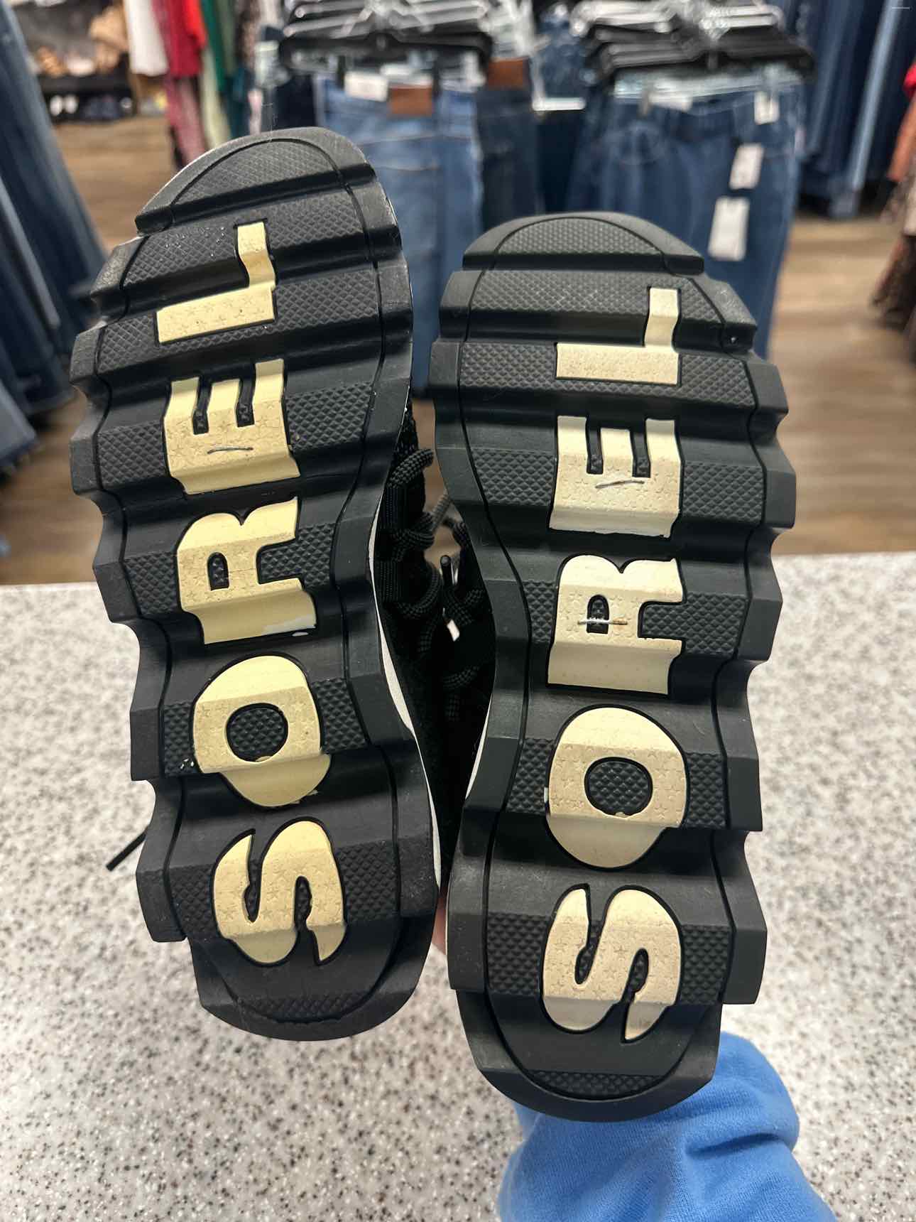 Sorel Size 6 Black Sneakers