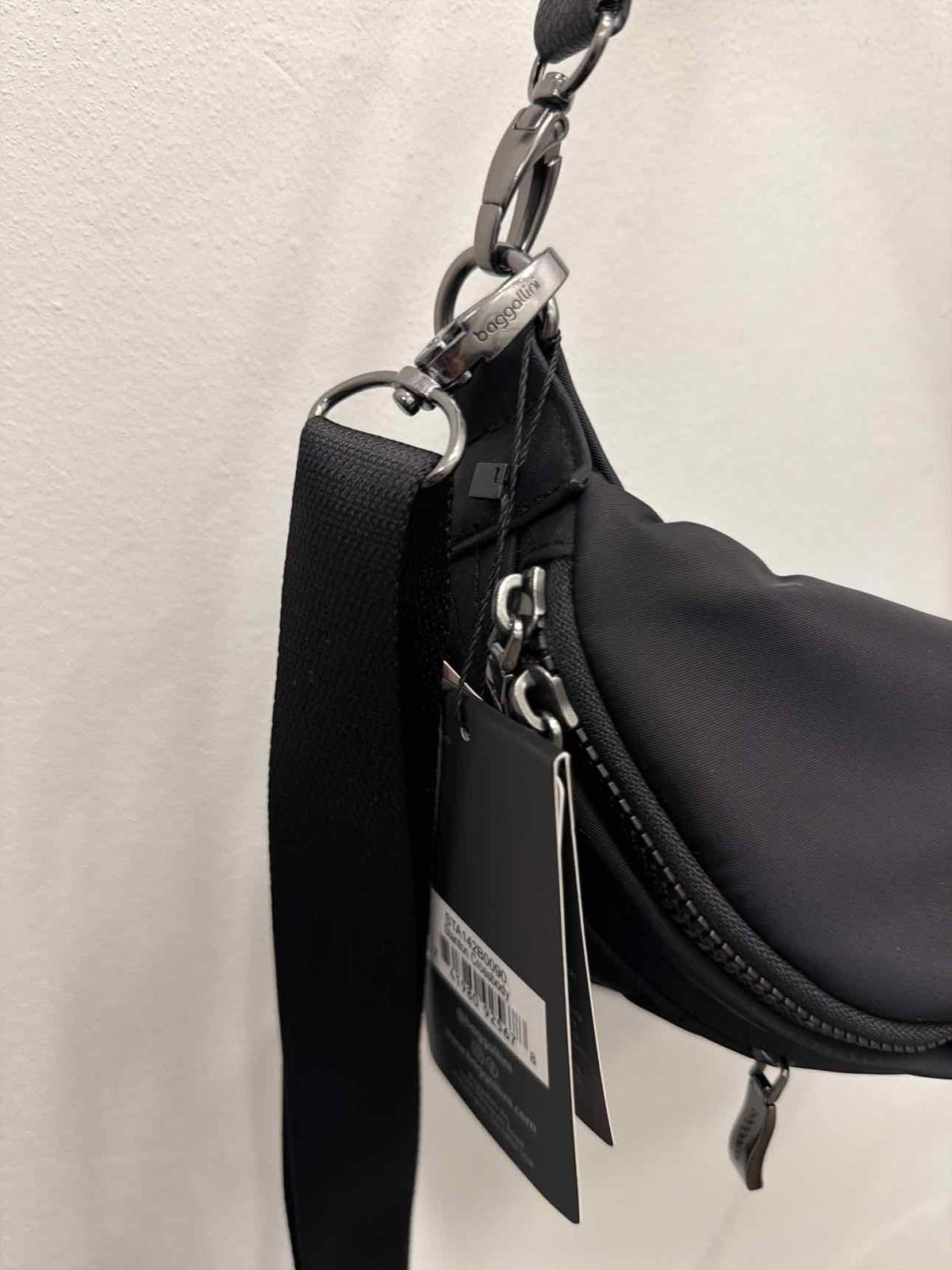 Baggallini Stanton Black Nylon Crossbody Sling Bag NEW