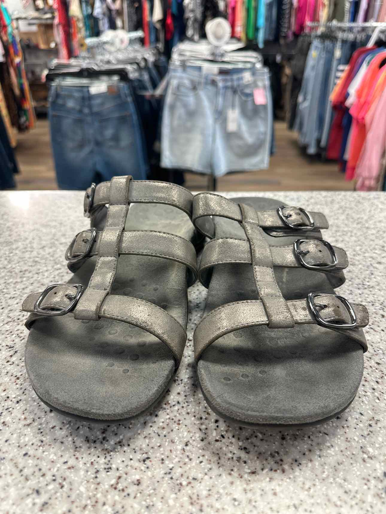Vionic Size 10 Gray Misa Patent Leather Buckle with Velcro Straps Sandals