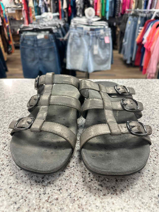 Vionic Size 10 Gray Misa Patent Leather Buckle with Velcro Straps Sandals