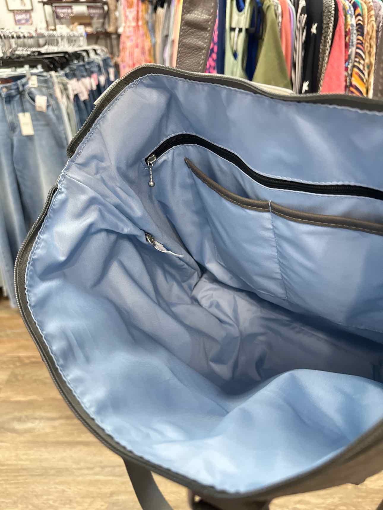 Baggallini Size Large Gray Handbags