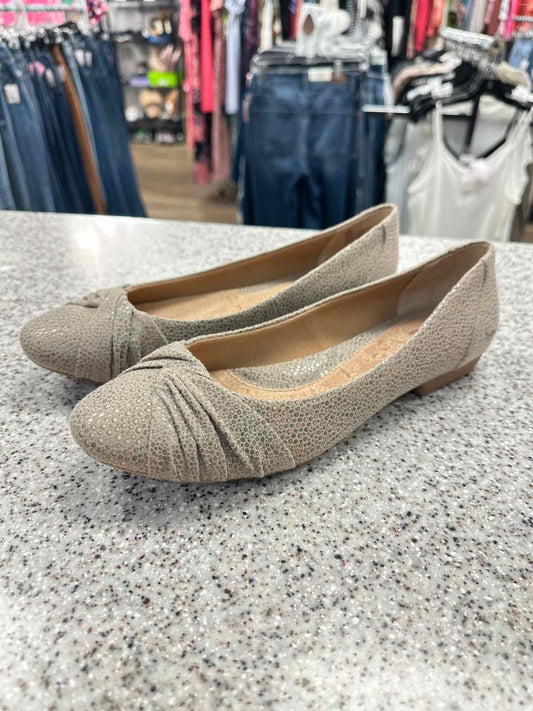 BOC Size 9 1/2 Taupe Shoes