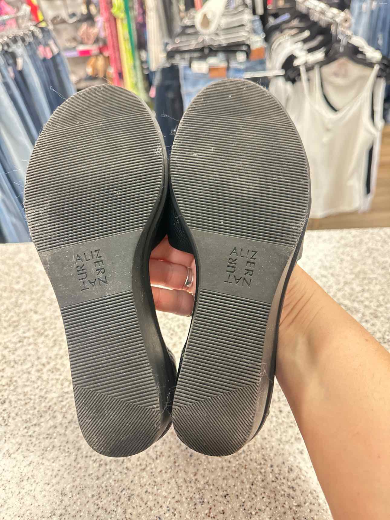 NATURALIZER Size 8 Black sandal