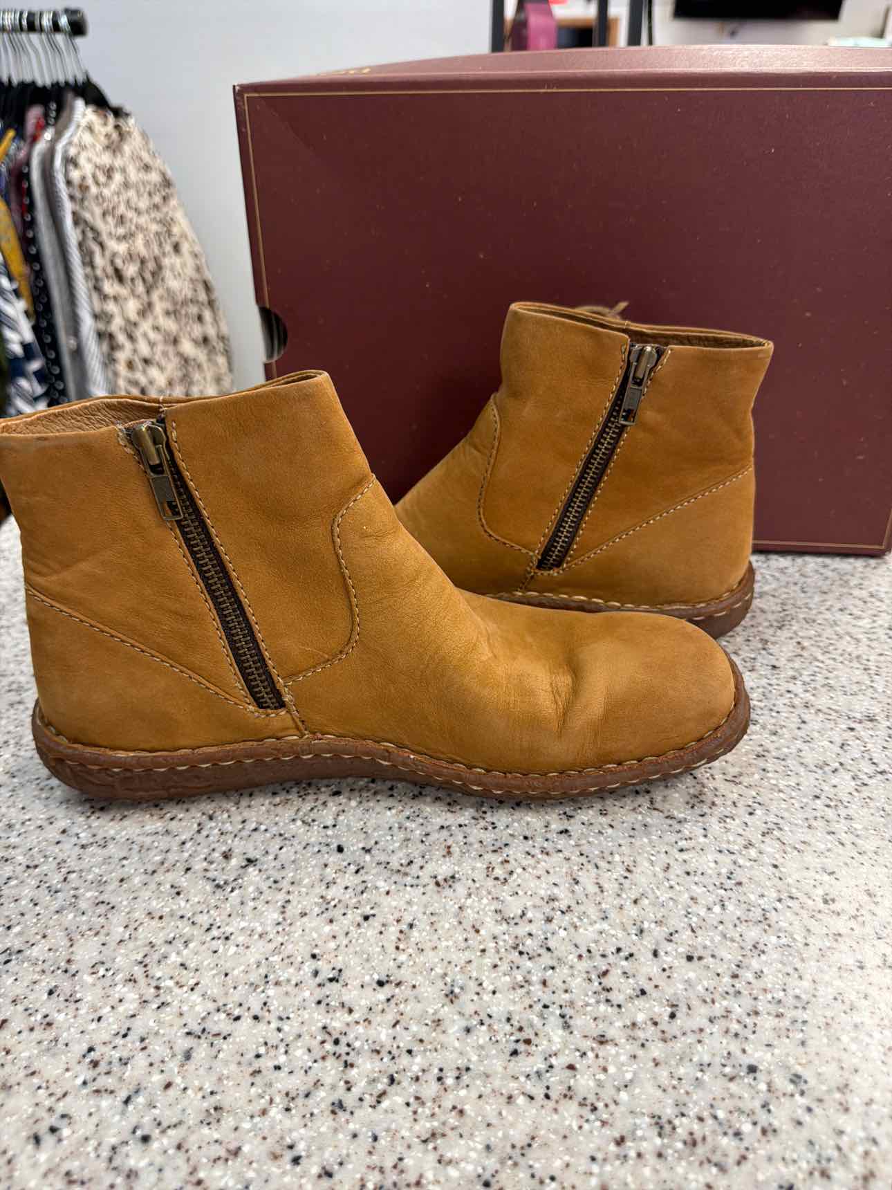 BORN Size 9 Sequoia Women's Ankle Camel Brown Leather Chelsea Booties Boots
