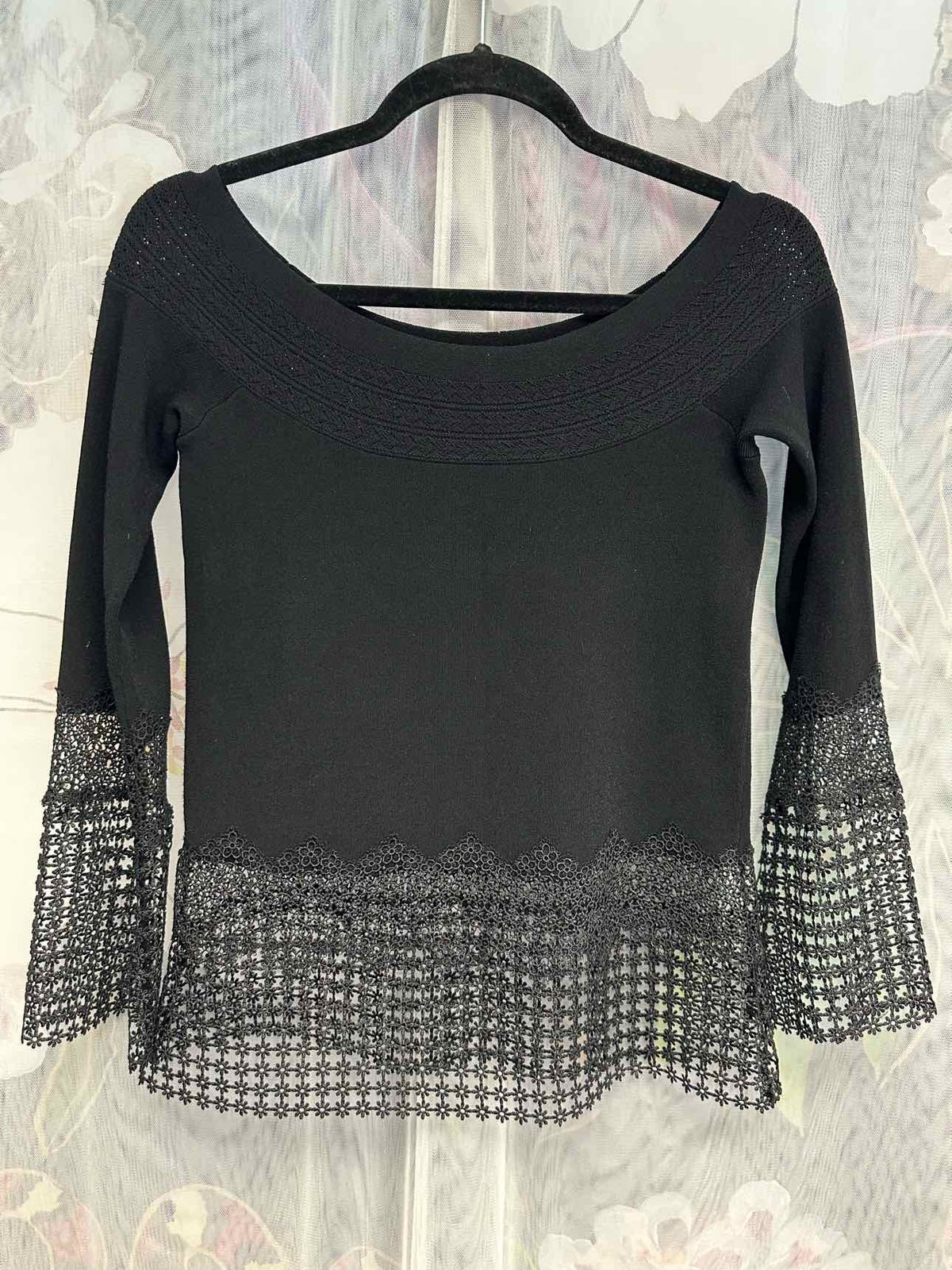 Elie Tahari Crochet Lace Flowy Long Sleeve Wide Neck Size XS Black Top