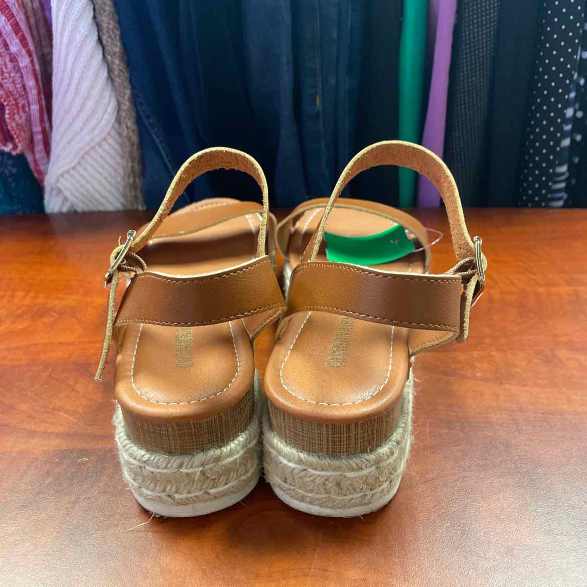 CushionAire Melissa Espadrille Platform Sandals Tan Faux-Leather Size 10
