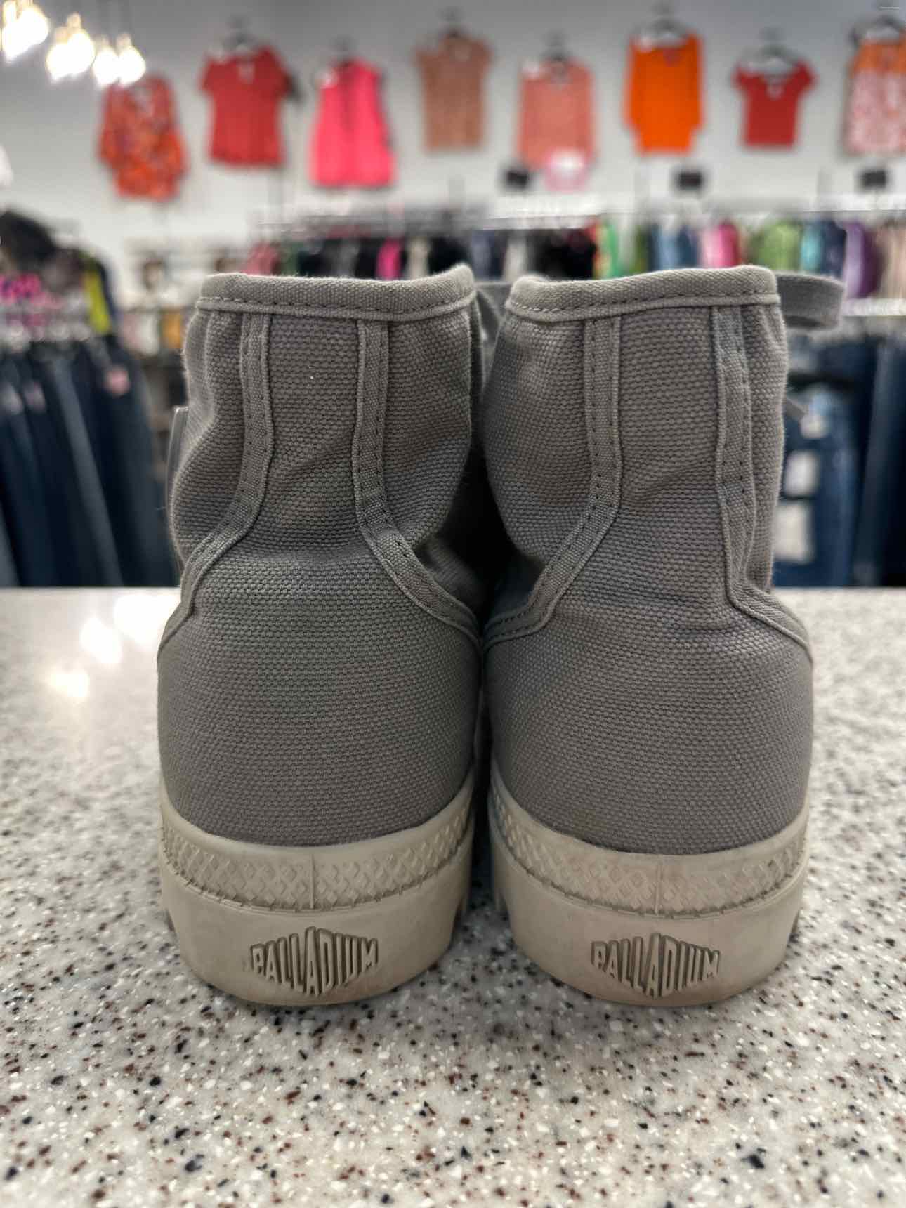 Palladium Size 9 Gray Sneakers