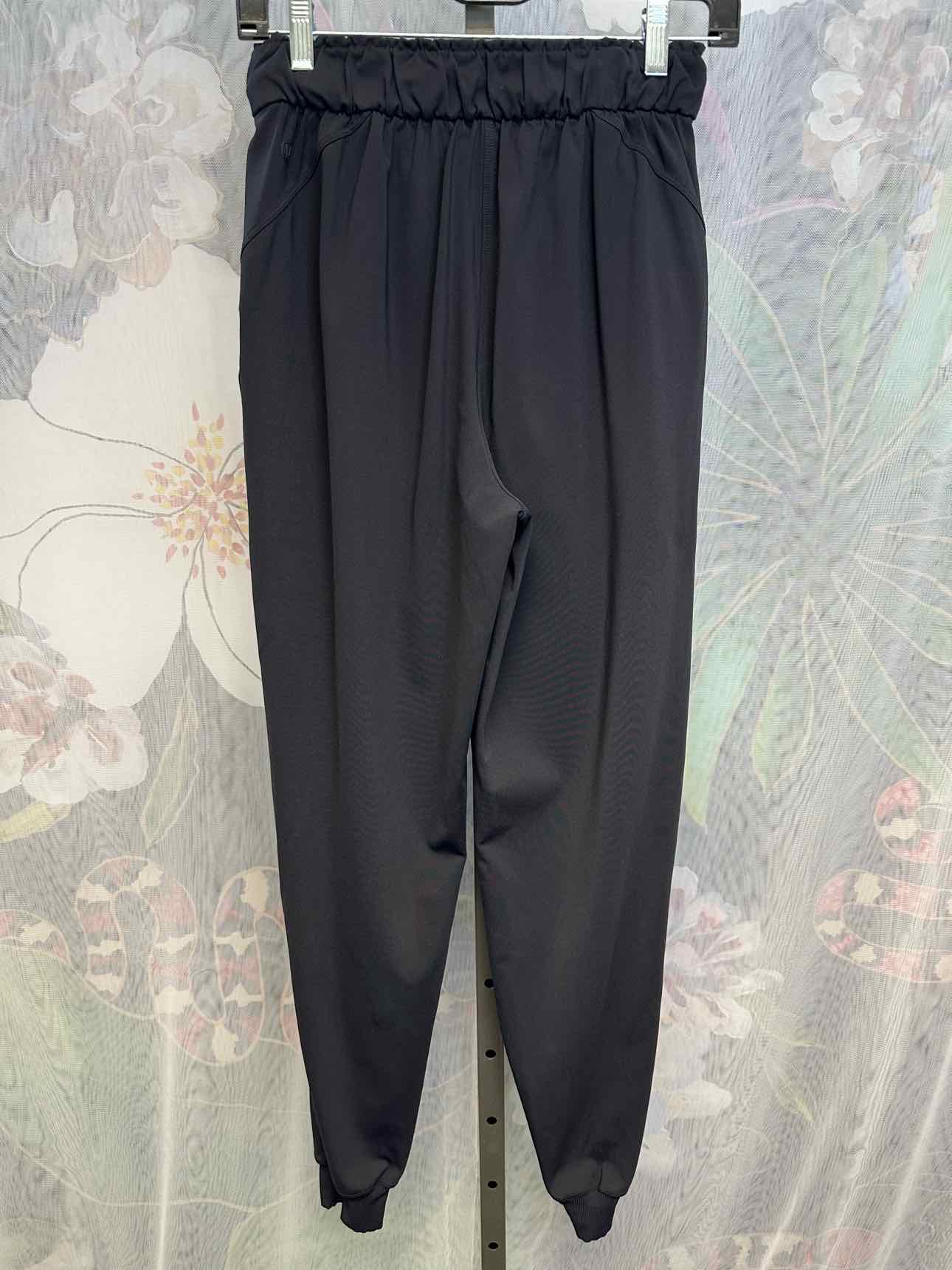Lululemon Size 4 Black Athletics