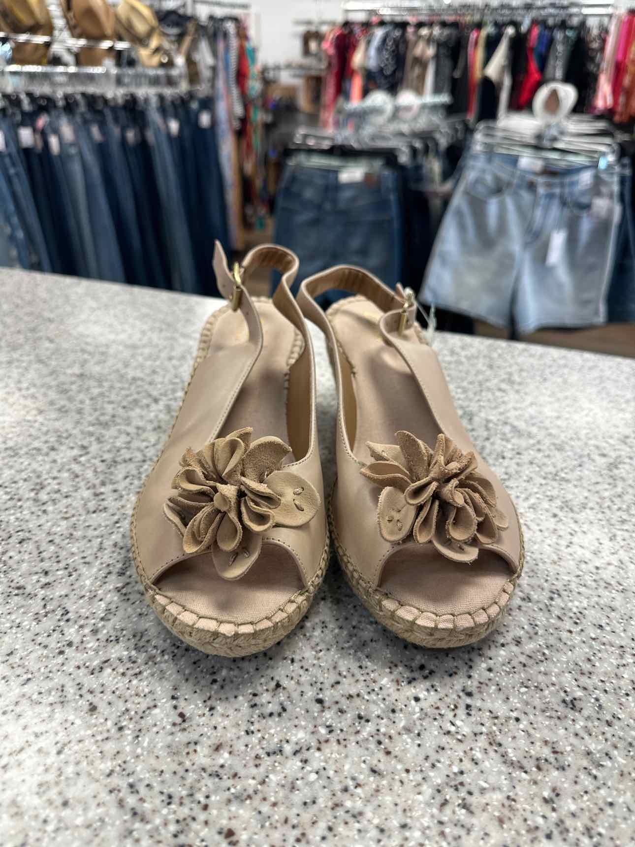 Clarks Size 9.5 floral leather peep toe wedge espadrille Tan sandal