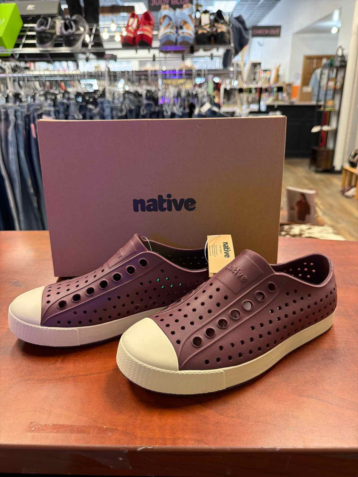 Native Shoes Jefferson Slip-On Burgundy Lightweight Fashion Sneakers Size 6