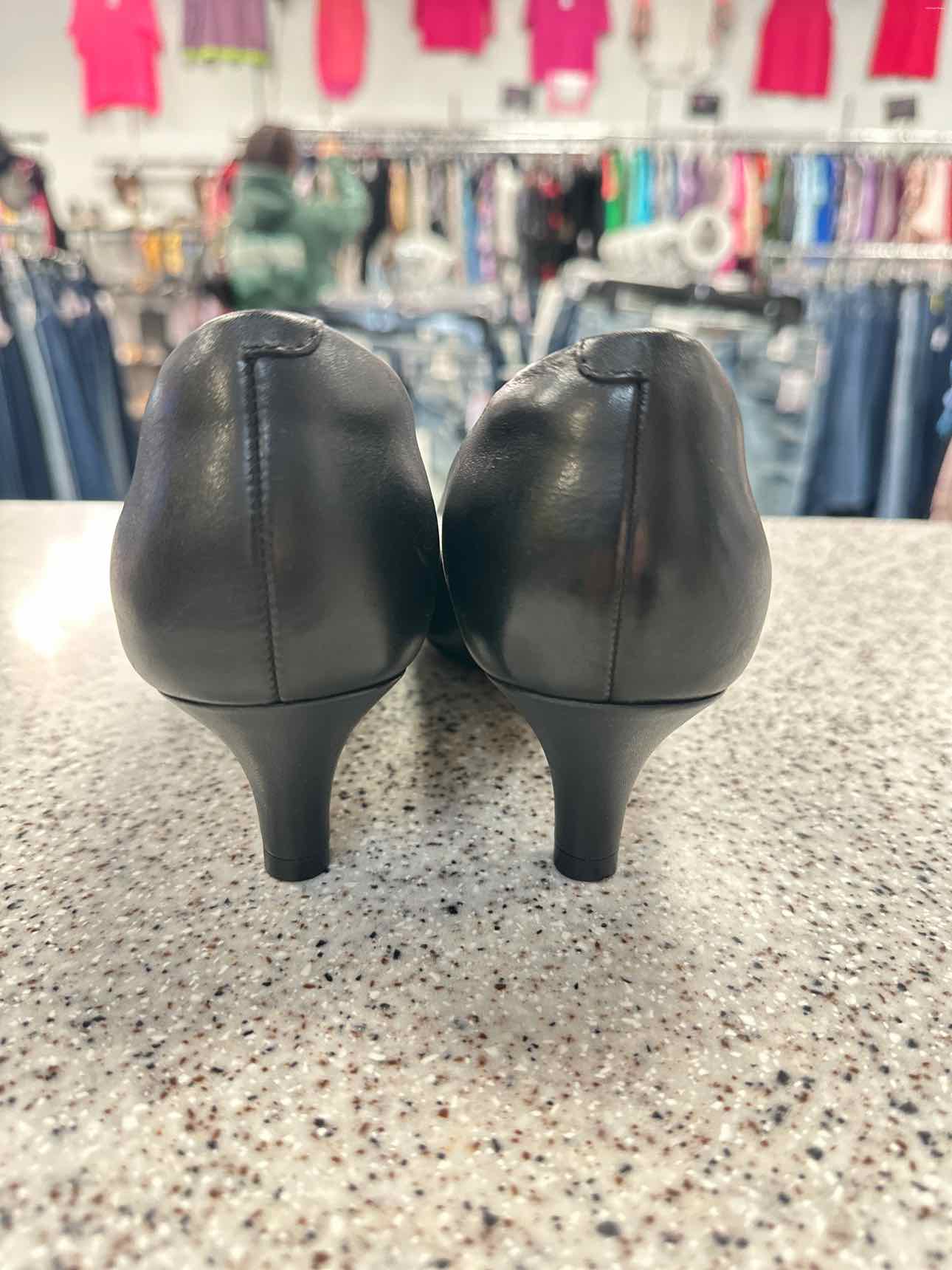 Collection by Clarks Size 8 Black Shoes