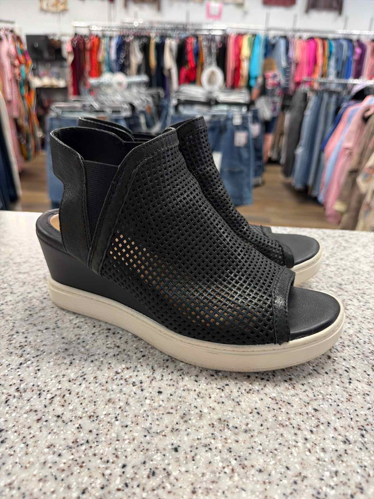 Sofft Size 7.5 Black Perforated Leather Open Toe Wedge Sandals