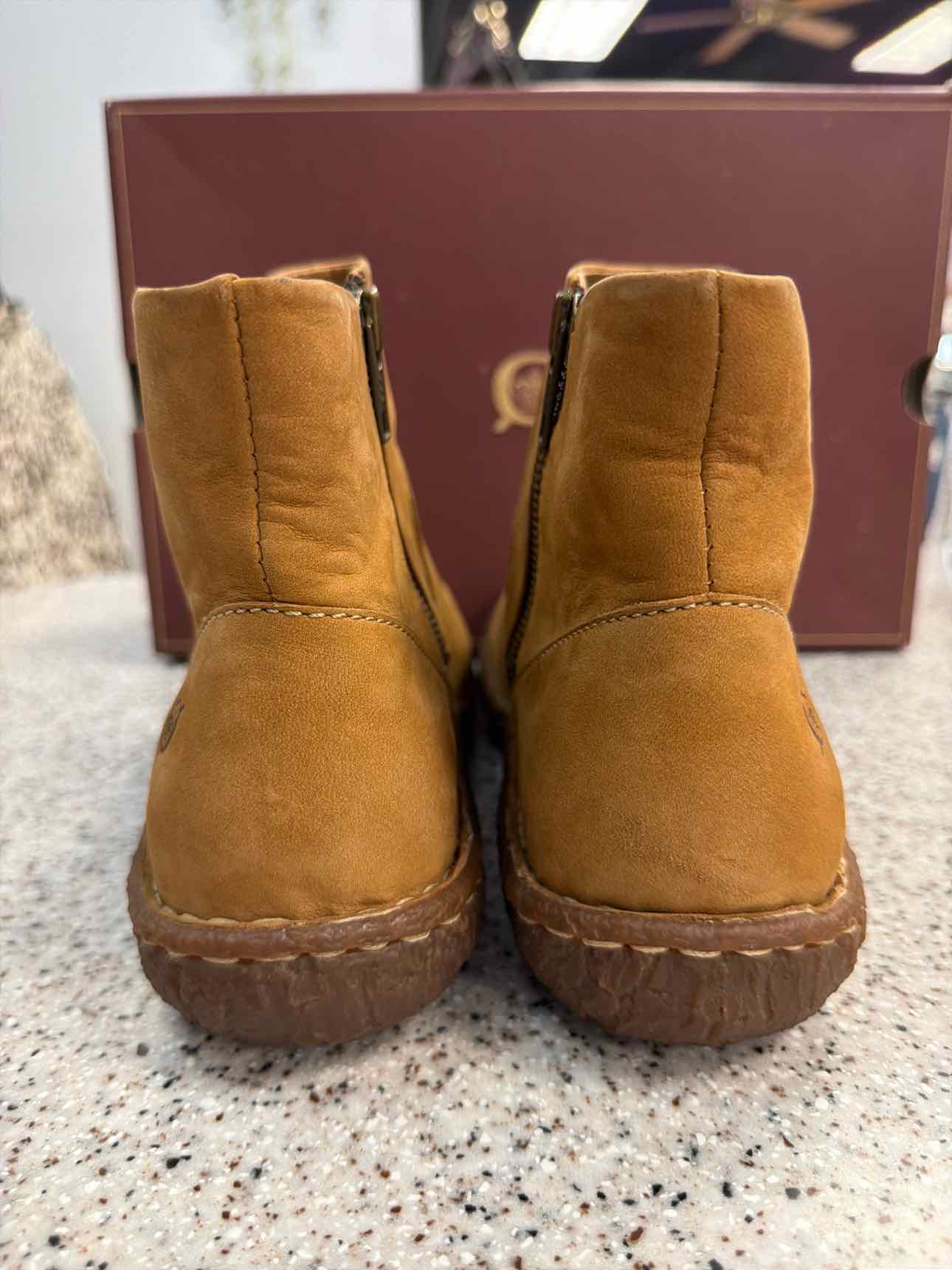 BORN Size 9 Sequoia Women's Ankle Camel Brown Leather Chelsea Booties Boots