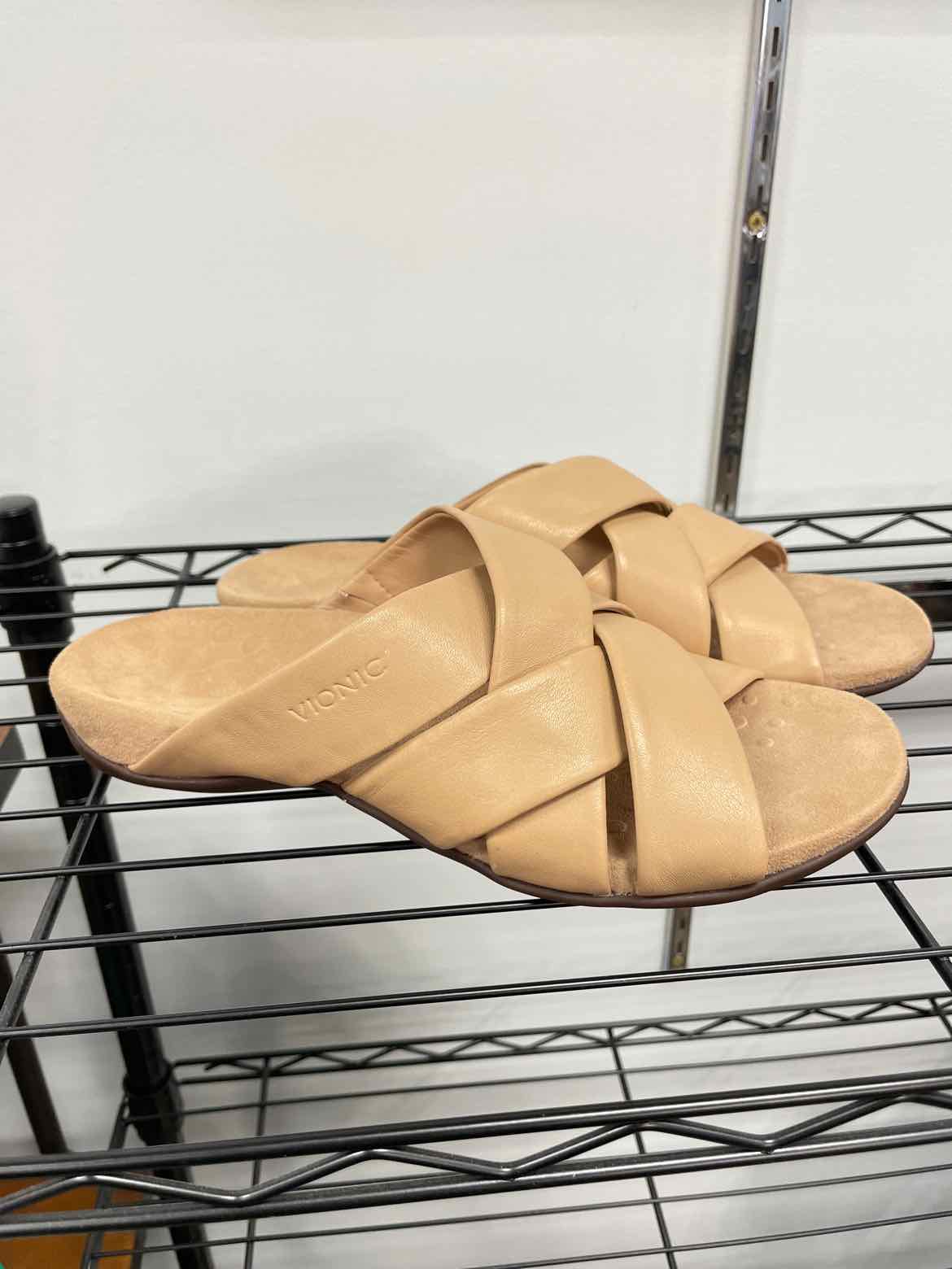 Vionic Size 10 Tan Shoes