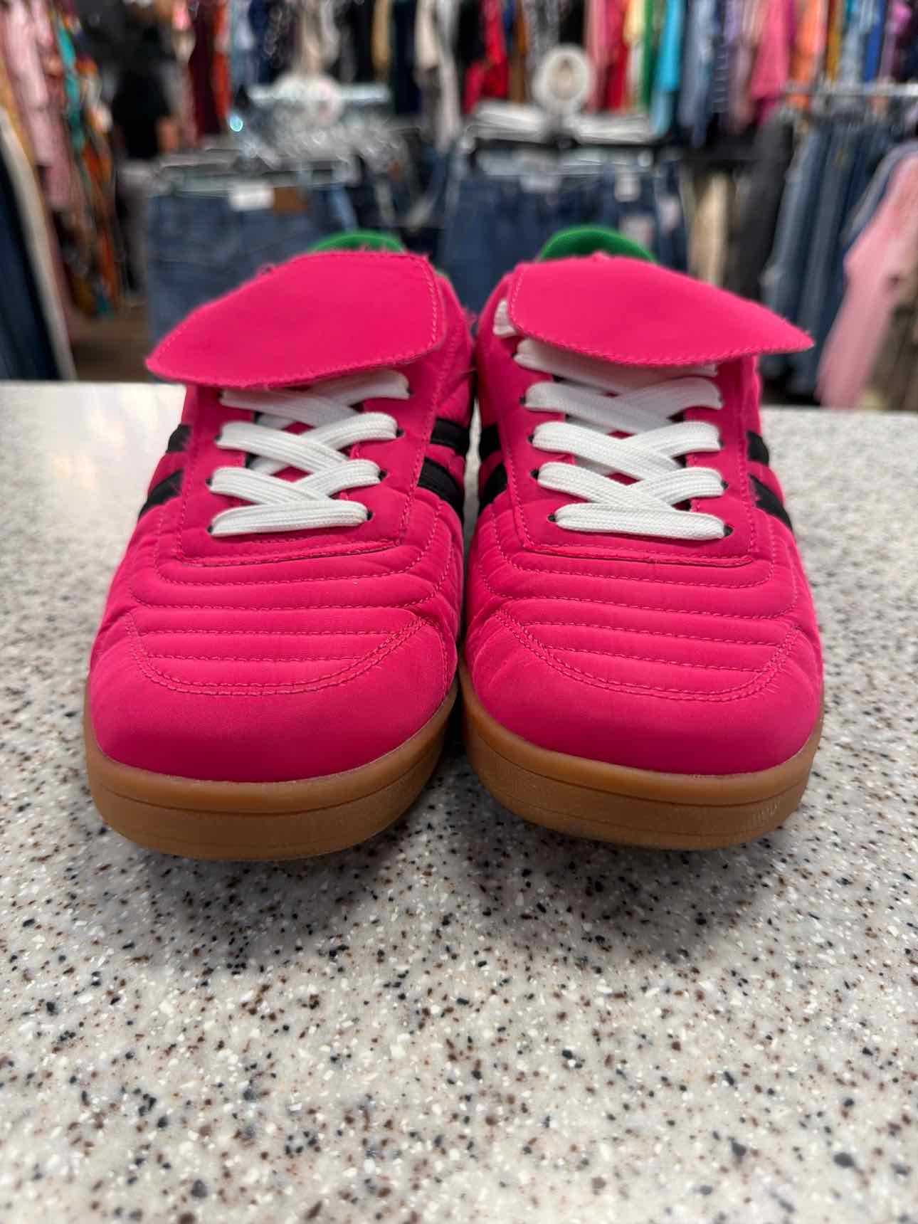 Steve Madden Size 8 Hot Pink Madrid Low-Top Sneakers