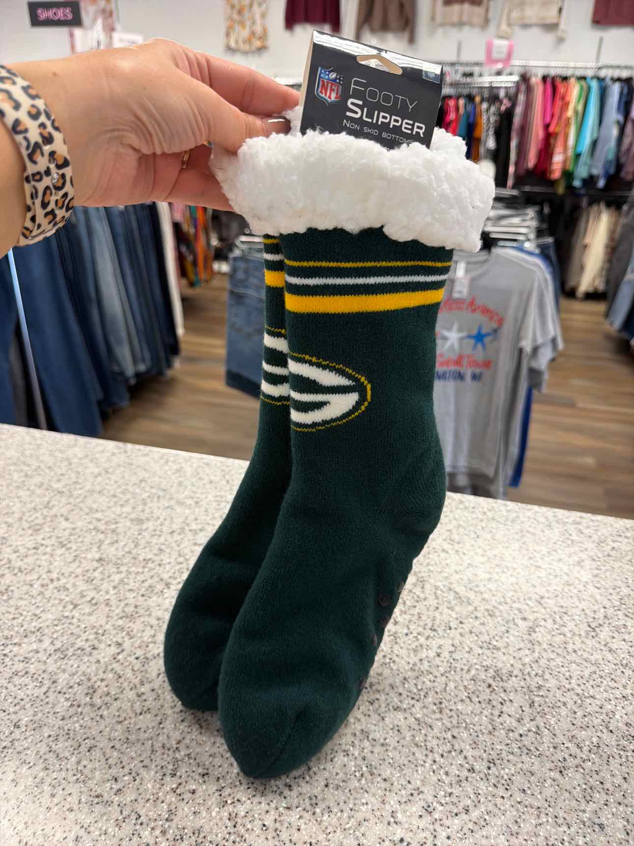 NEW NFL Packers G Logo Non-Skid Tall Footy Slipper Women's Socks