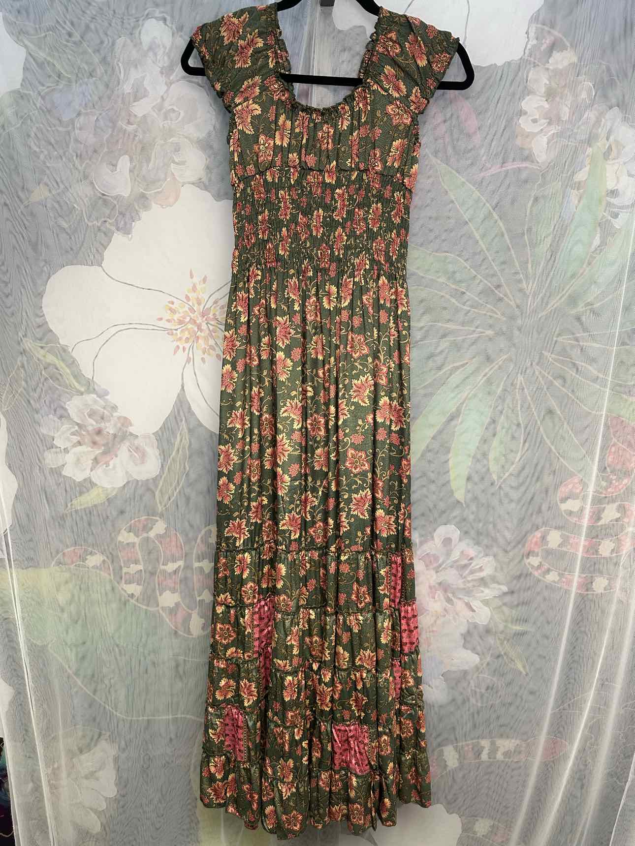 Cienna NEW NWT Rosa Floral Short Sleeve Maxi Size Medium Olive/Pink Dress