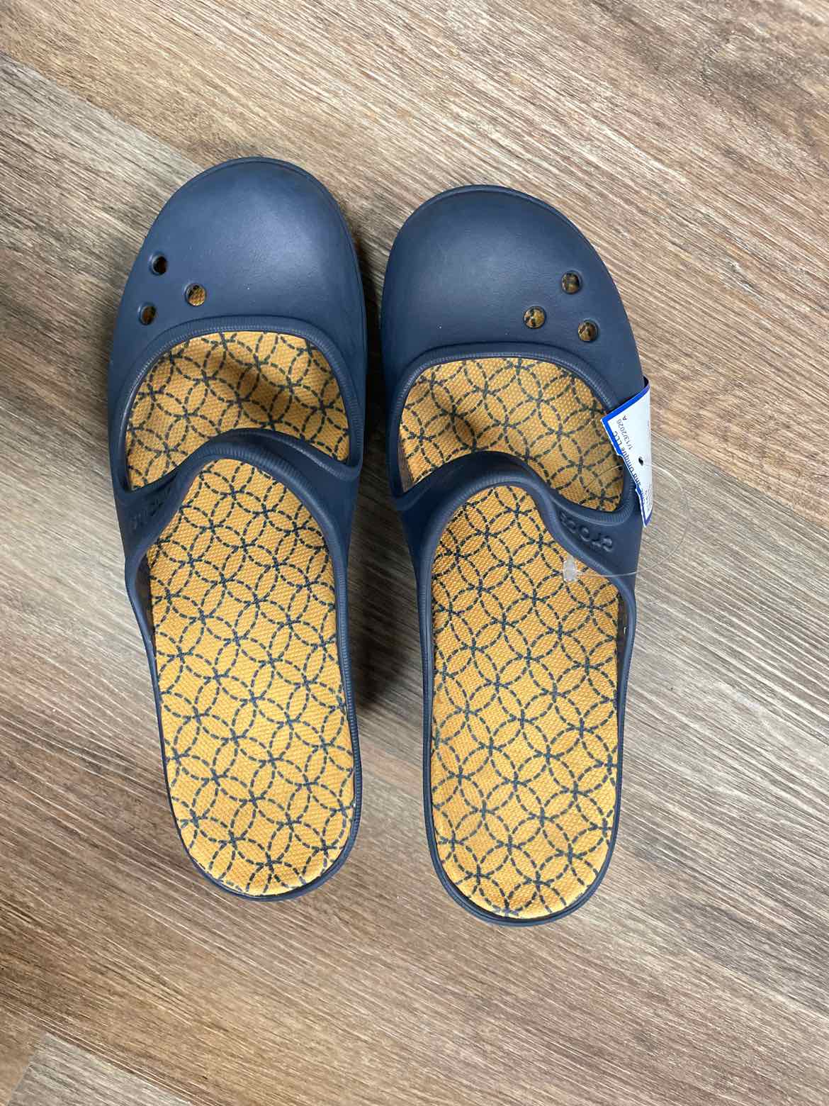 Crocs Size 8 Navy Shoes