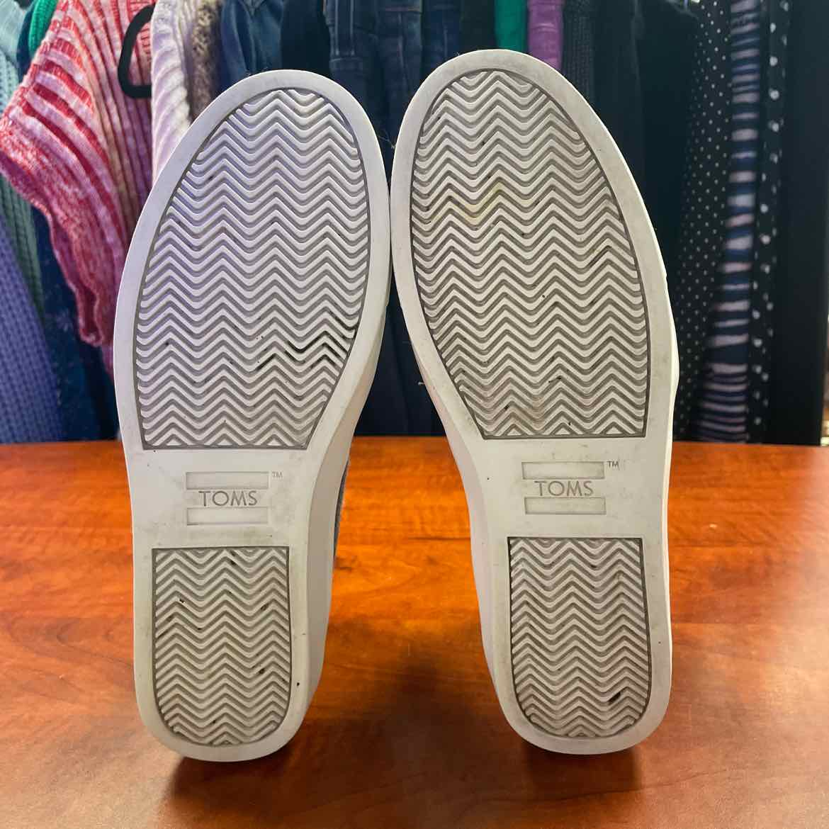 TOMS Size 7 1/2 Gray Sneakers