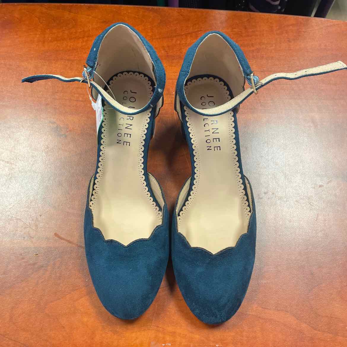 Journee Collection Edna Round Toe Low Block Heel Pumps Size 7