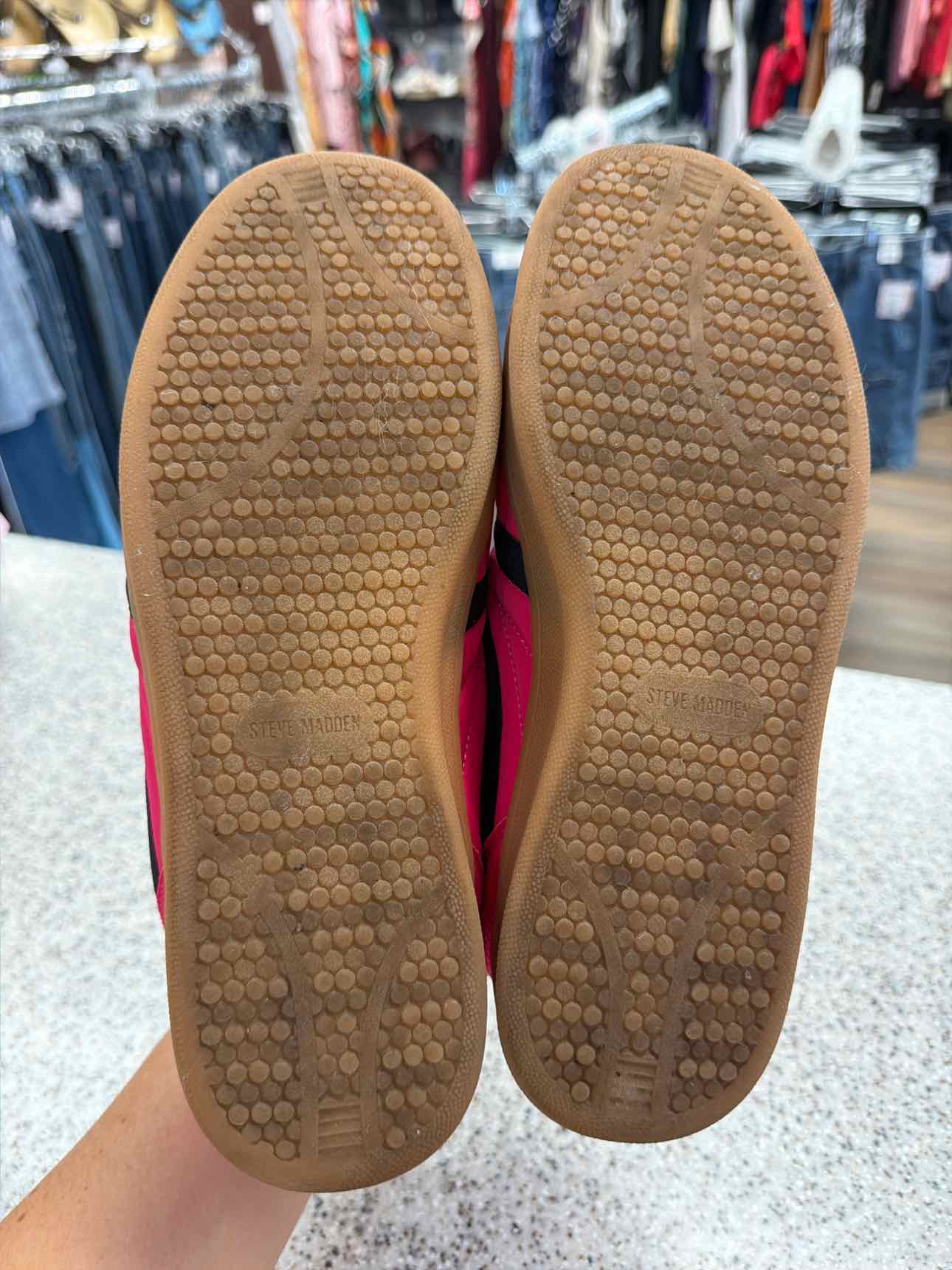 Steve Madden Size 8 Hot Pink Madrid Low-Top Sneakers