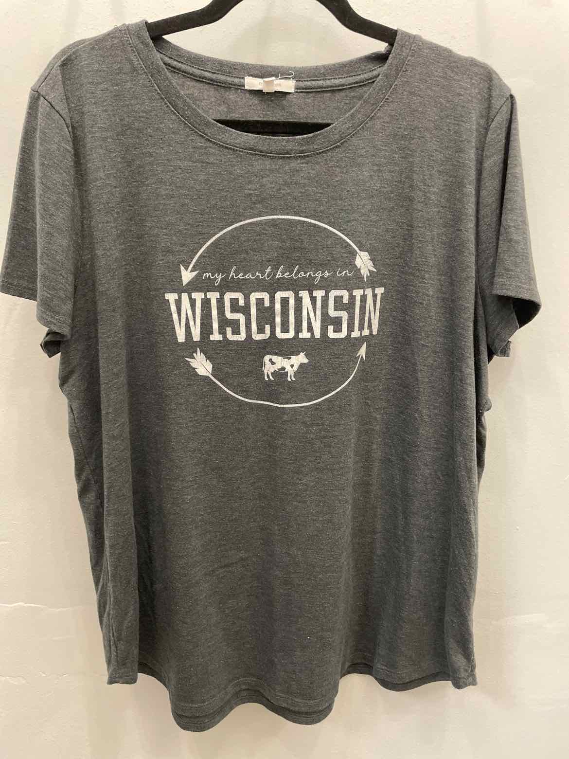 Maurices "My heart belongs in Wisconsin" graphic tee Size XL Gray Top