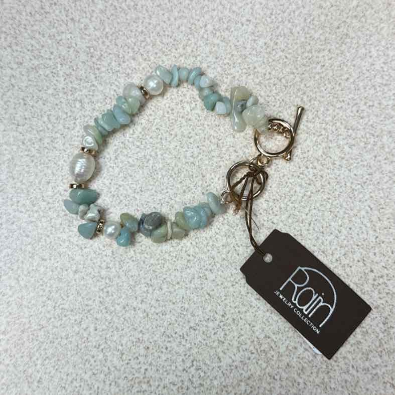 Amazonite and Pearl Toggle Light Green Bracelet NEW