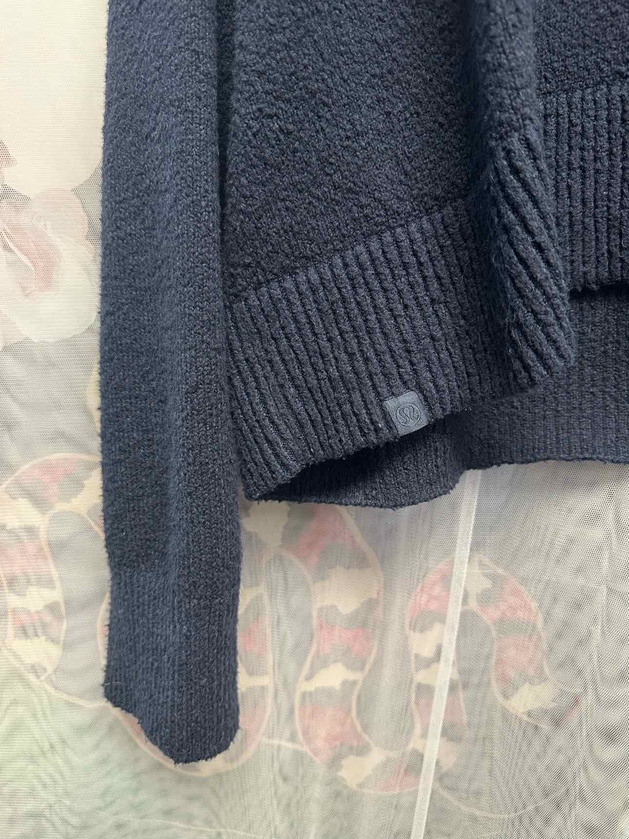 Lululemon Size 14 Navy Top