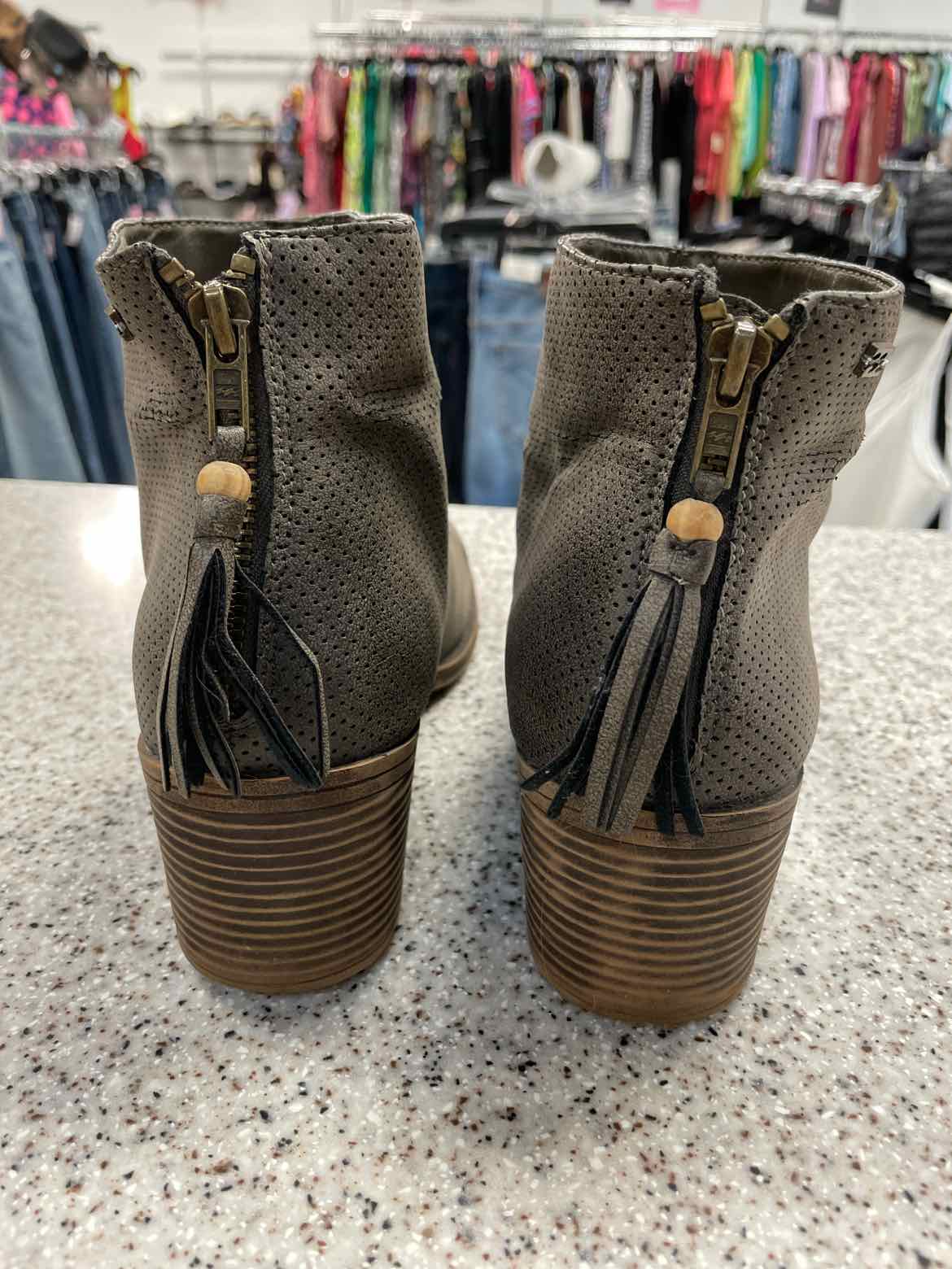 Billabong Size 9 Gray Perforated Booties with Fringe Zipper Pull