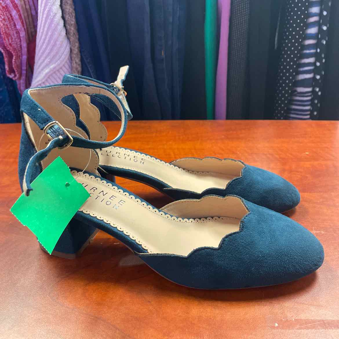 Journee Collection Edna Round Toe Low Block Heel Pumps Size 7