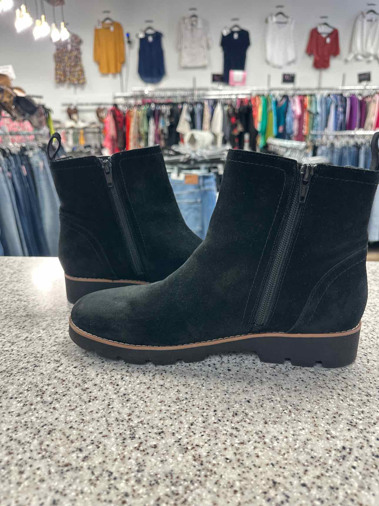 Vionic Size 9 Brighton Women's Black Suede Chelsea Ankle Boots