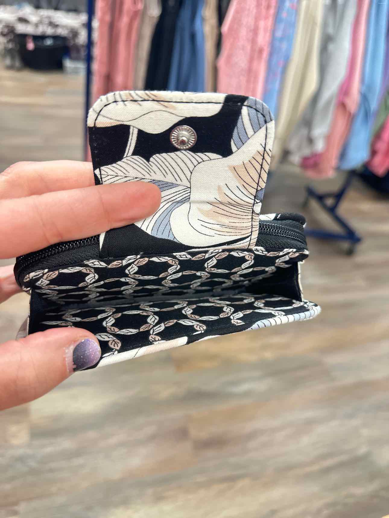 Vera BradleyAll In One Camellia Black White Gray ID Zipper Wristlet Wallet