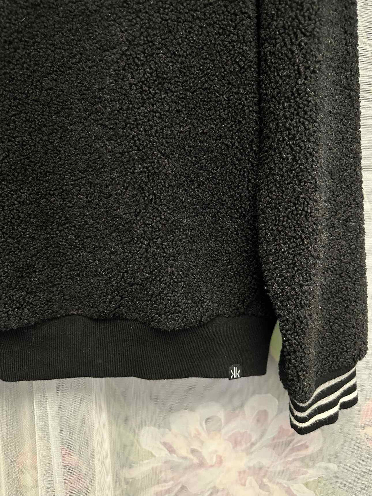 Krimson Klover Size Large Black Top
