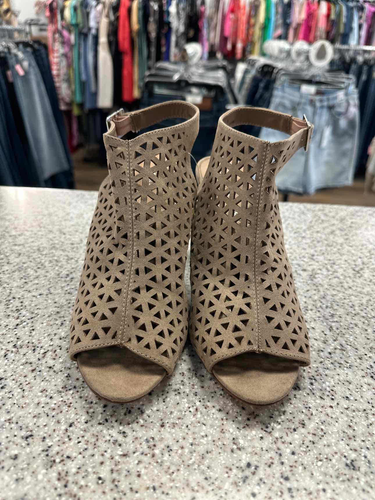 MaddenGirl Size 8 Beckie-C Faux Suede Lazercut Tan Sandals Shoes