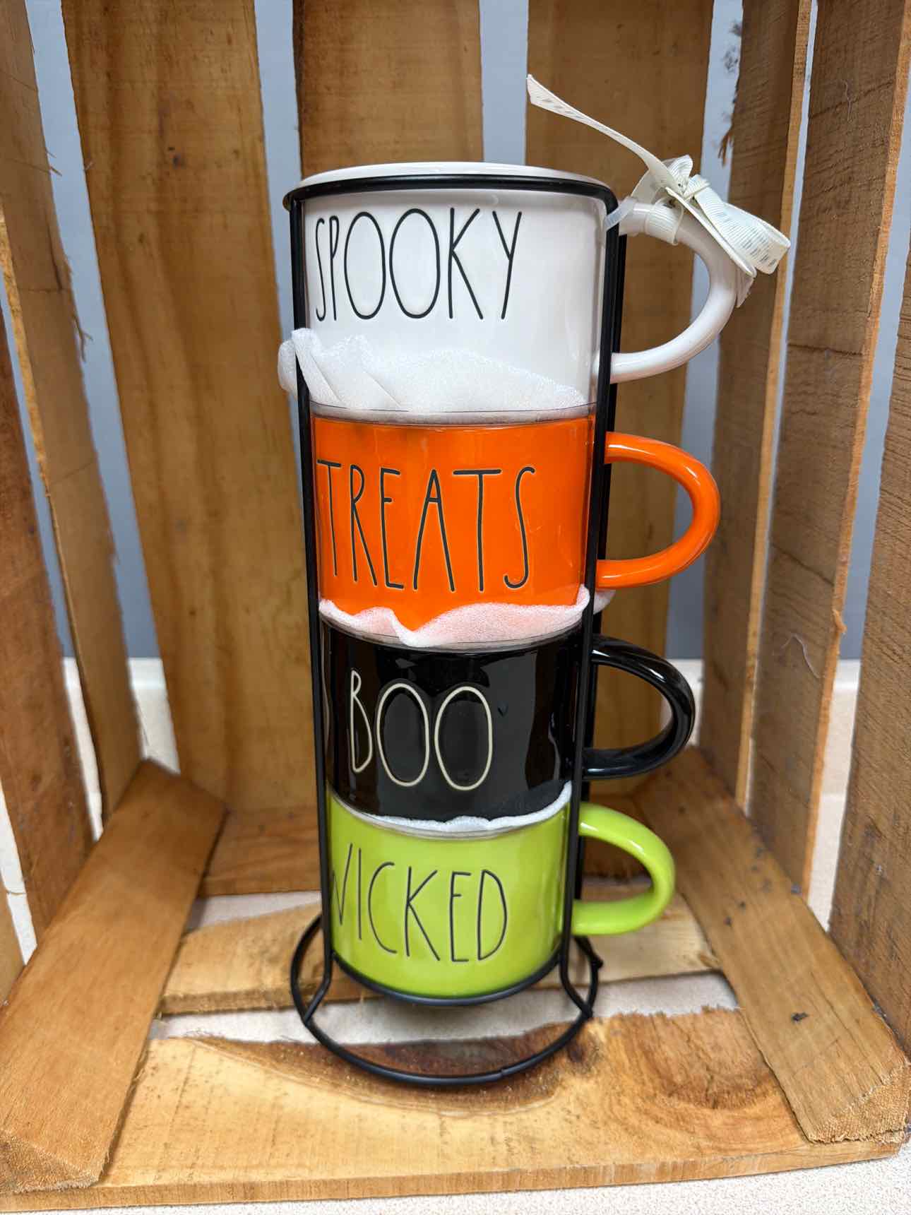 Rae Dunn NEW 4 Stack Mugs Wire Holder 'Spooky, Treats, Boo, Wicked' household