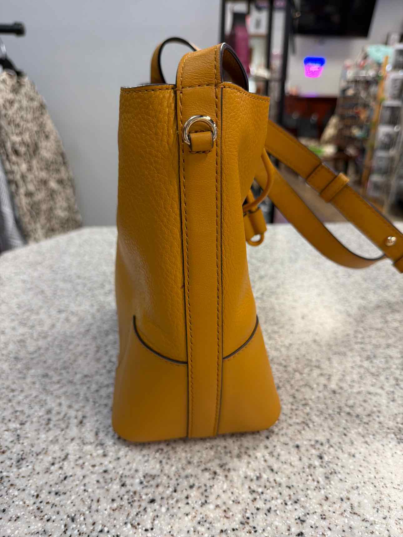 MICHAEL KORS Mercer Gallery Mustard Pebbled Leather Bucket Shoulder Handbags