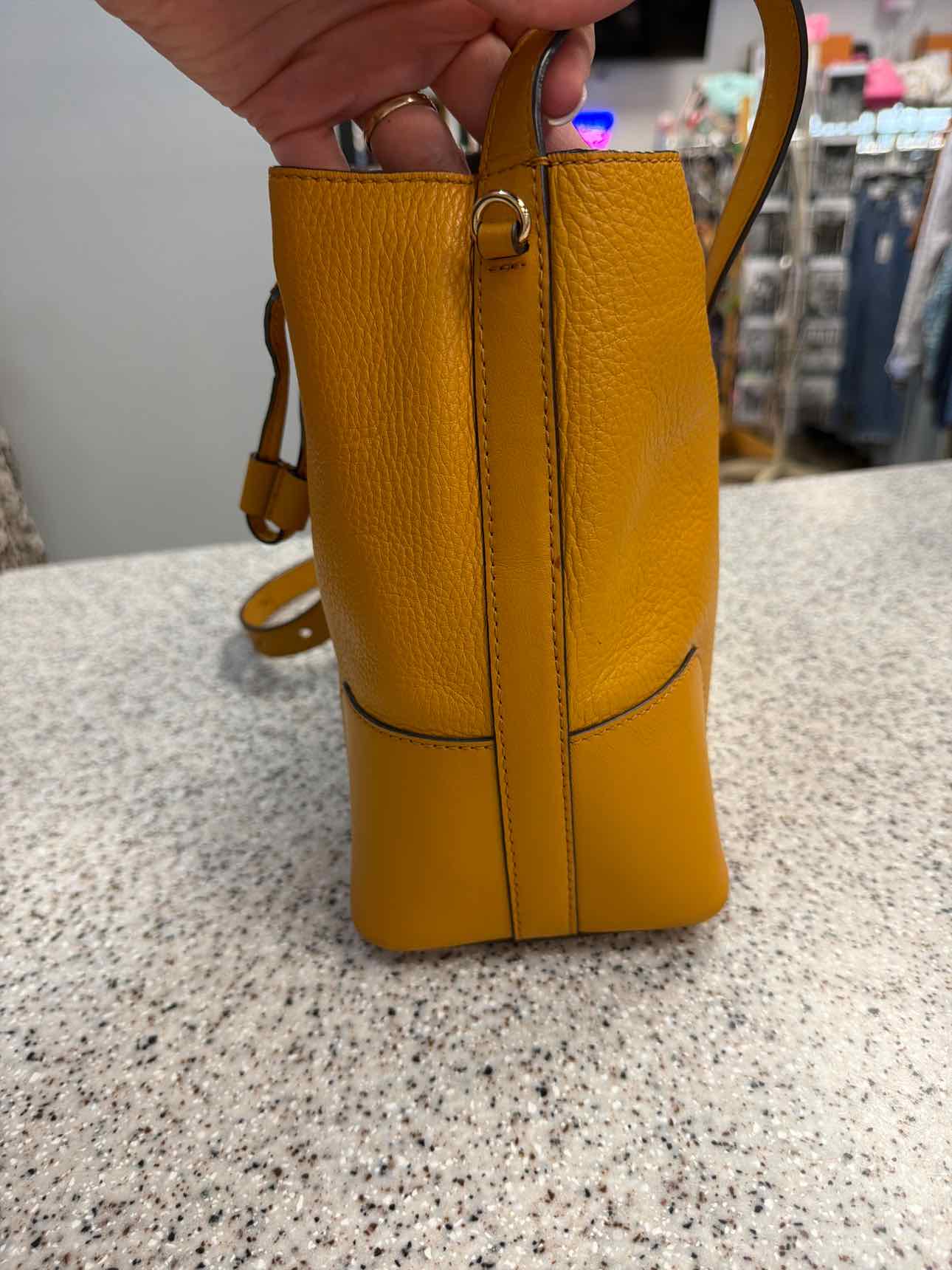 MICHAEL KORS Mercer Gallery Mustard Pebbled Leather Bucket Shoulder Handbags
