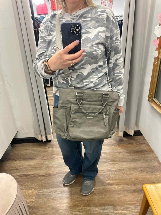 Baggallini Size Large Gray Handbags