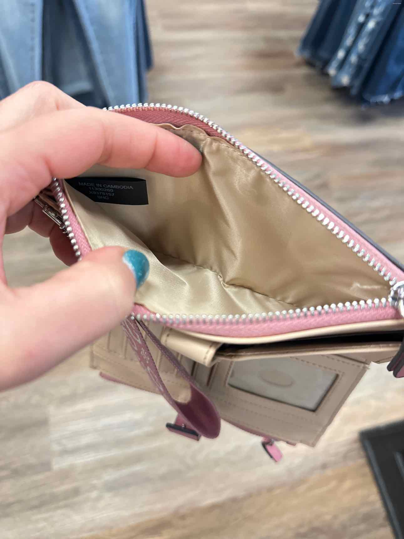 Guess Size Medium Blush Wristlet