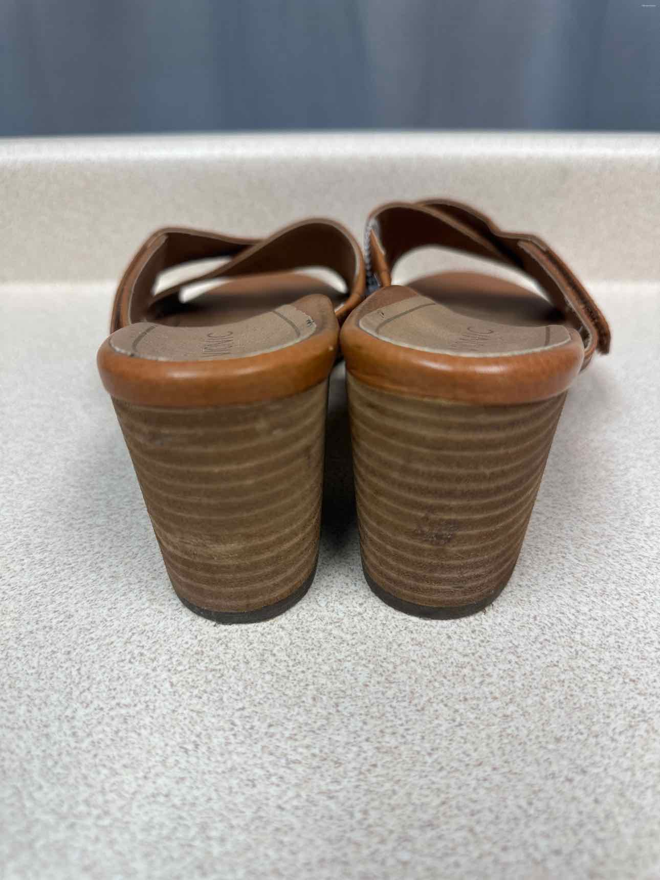 Vionic Size 10 Brown sandal
