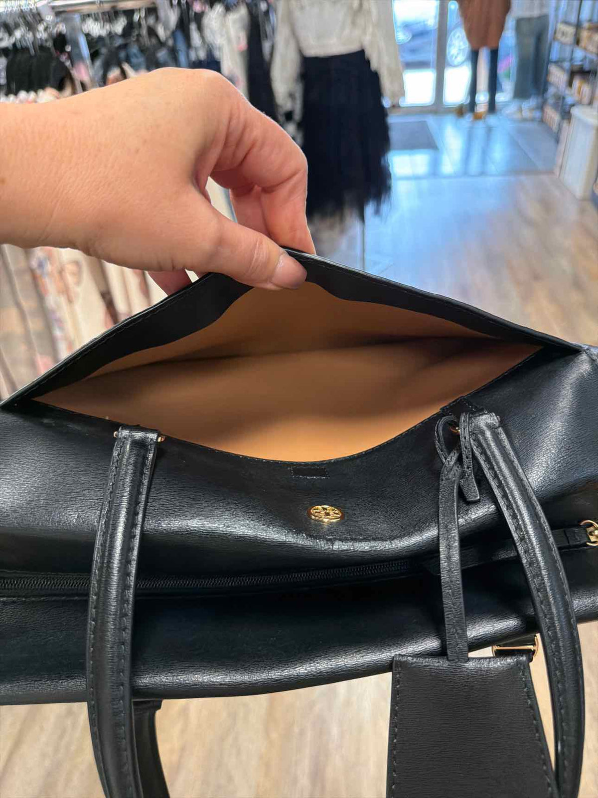 Tory Burch Size Medium Black Handbags