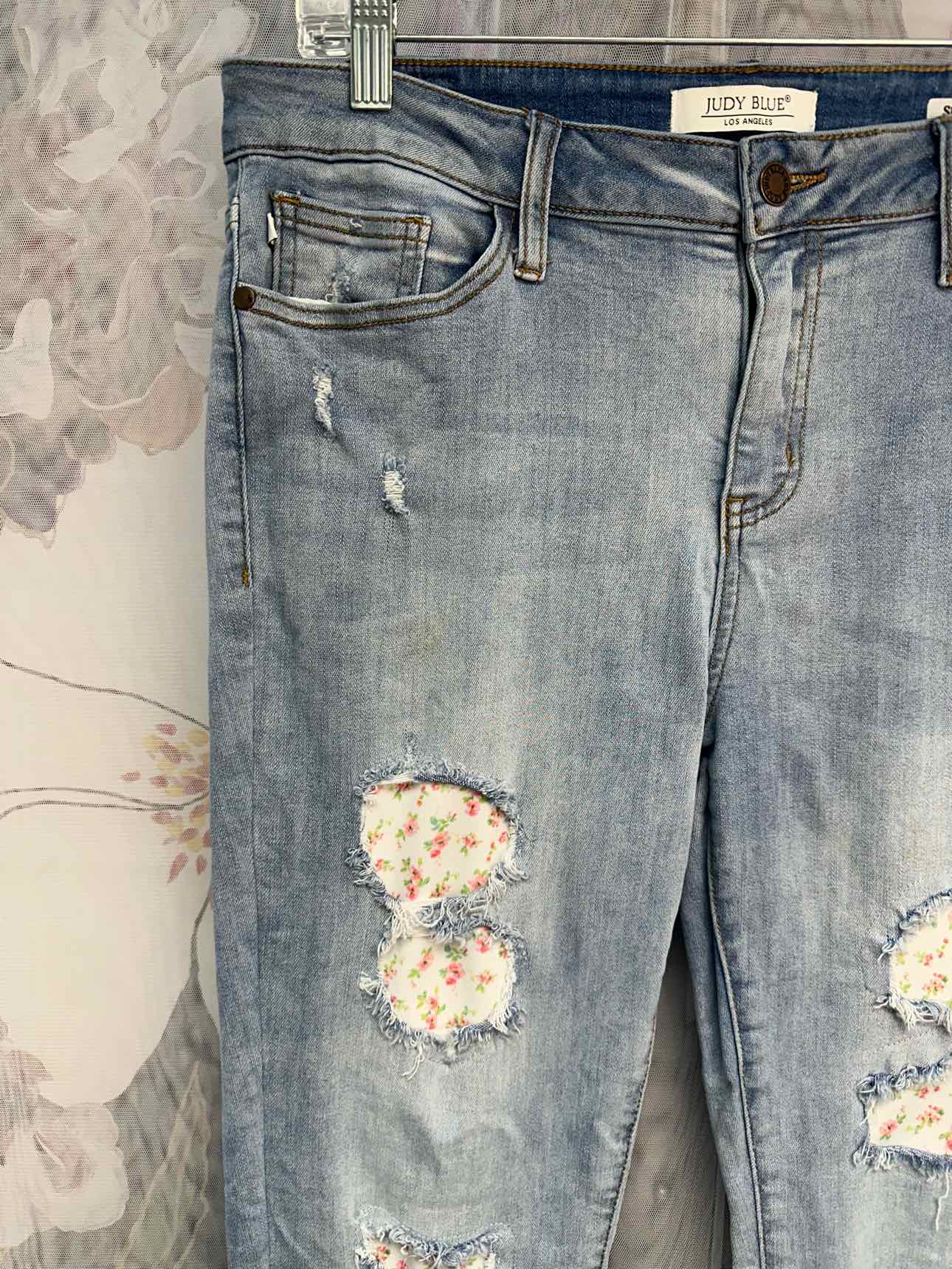 Judy Blue Floral Patch Distressed Skinny Fit Size 13/31 Denim Jeans
