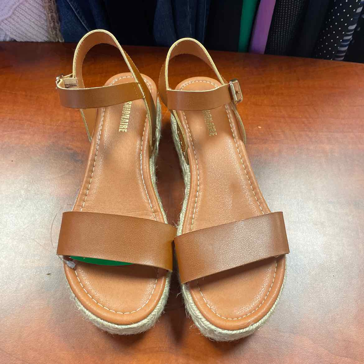 CushionAire Melissa Espadrille Platform Sandals Tan Faux-Leather Size 10