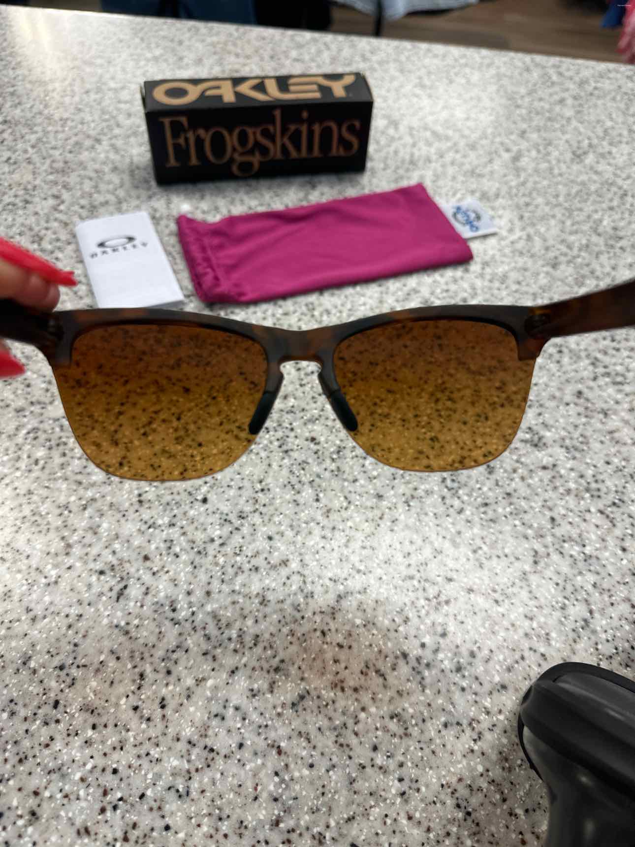 Oakley Size Brown Tortose Cat Eye Sunglasses NEW NIB