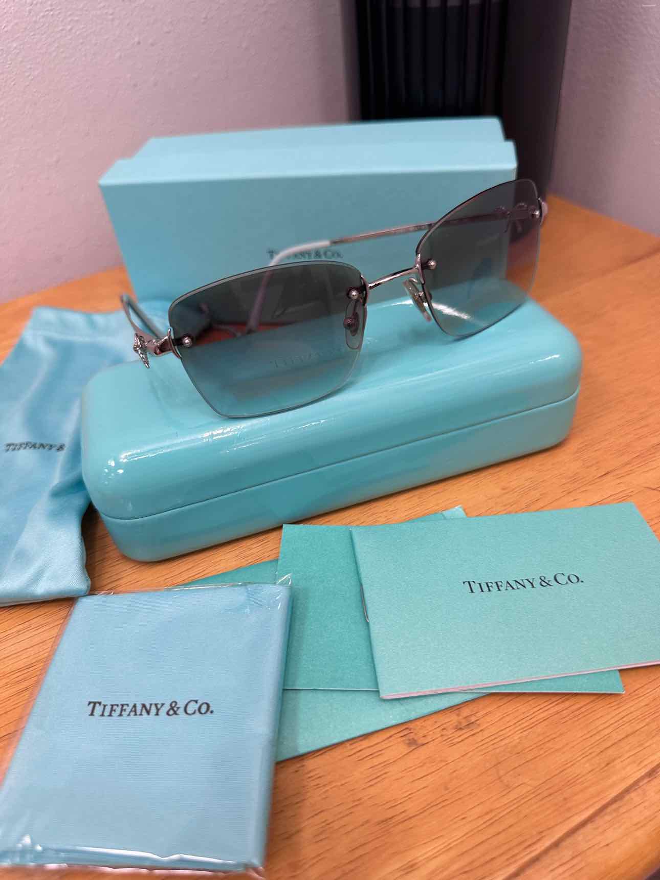 Tiffany & Co. Rimless Rectangle Shape Gradiant Brown Silver Bow Frame Sunglasses
