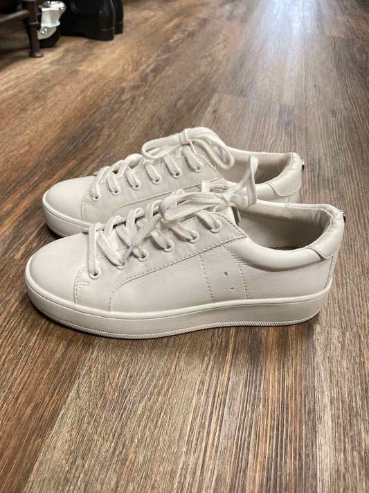 Steve Madden Size 9 1/2 White Shoes